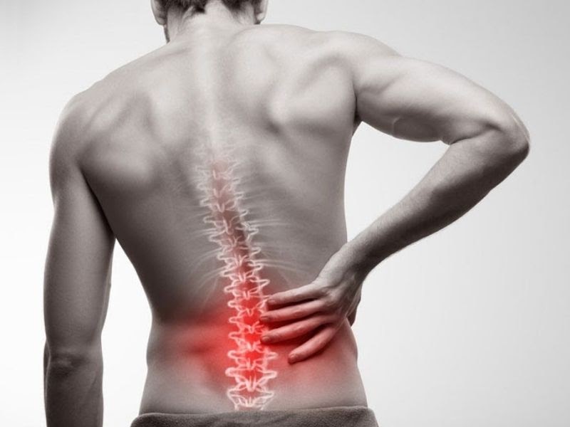 Triệu chứng đau nửa lưng dưới rõ rệt là có cảm giác đau nhói và nóng rát từ phần thắt lưng dọc xuống mặt sau của đùi